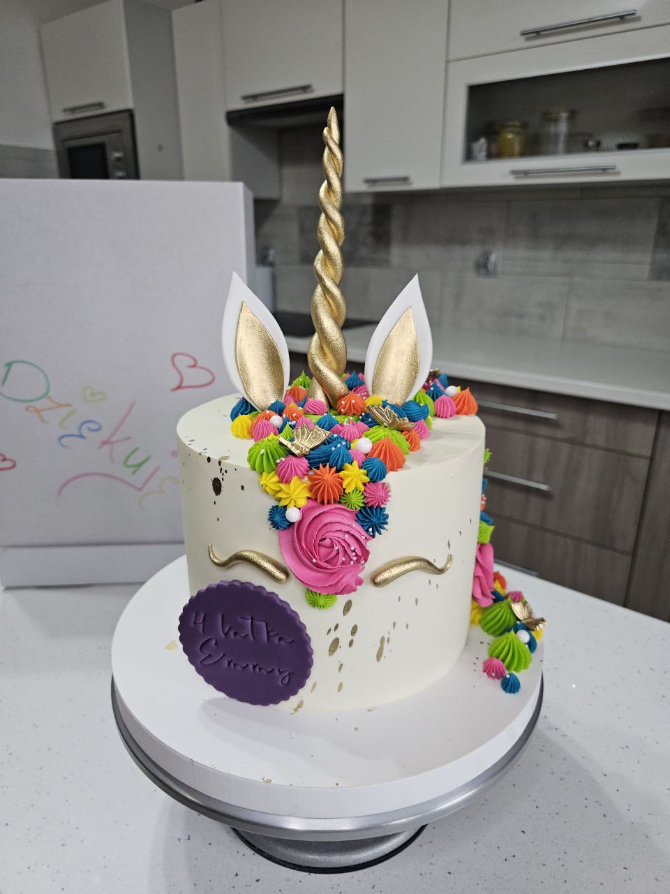 tort w kształcie jednorożca